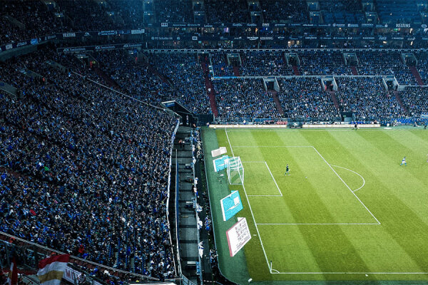 Legendäre Spiele und Momente von Schalke 04: Eine Reise durch die Glanzlichter der Vereinsgeschichte - Legendäre Spiele und Momente von Schalke 04: Eine Reise durch die Vereinsgeschichte