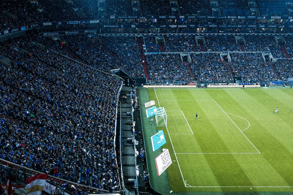 Legendäre Spiele und Momente von Schalke 04: Eine Reise durch die Glanzlichter der Vereinsgeschichte - Legendäre Spiele und Momente von Schalke 04: Eine Reise durch die Vereinsgeschichte